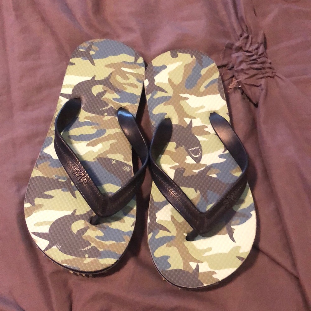 Gap boys size 3/4 flip flops